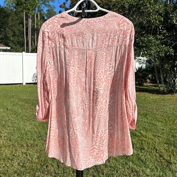 ~e New Torrid animal print blouse with pockets - Picture 2 of 8